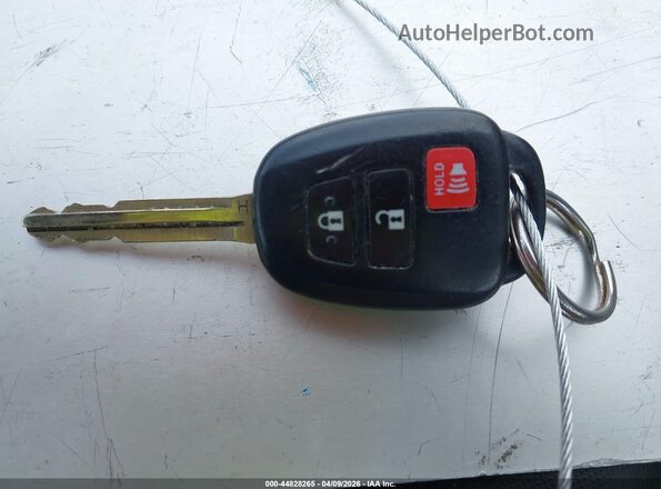 5TDZARFH2JS037085 2018 TOYOTA LE White Widok deski rozdzielczej