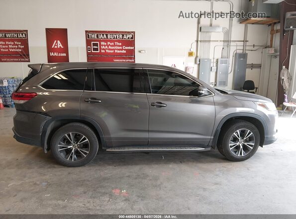 5TDZZRFH0JS263960 2018 TOYOTA LE Gray Вид задньої частини салону