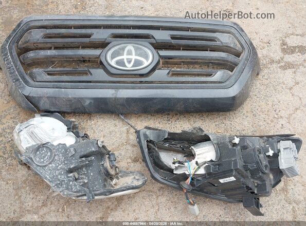 5TFCZ5AN4JX124758 2018 TOYOTA TACOMA Gray Vista del cuadro de instrumentos