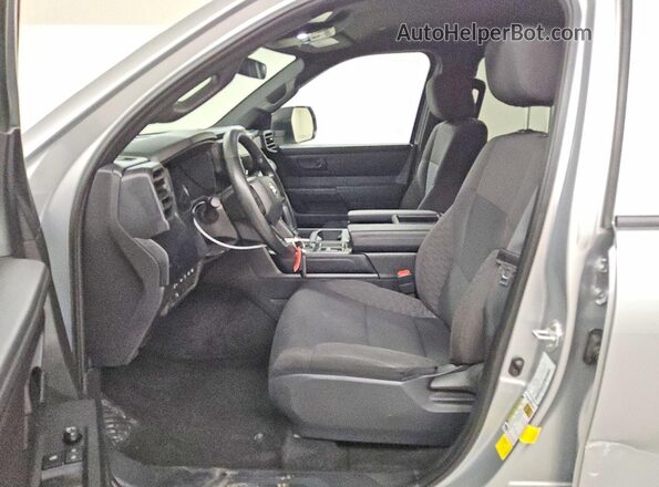 5TFKB5DB3SX311735 2025 TOYOTA TUNDRA Silver Widok wnętrza z przodu