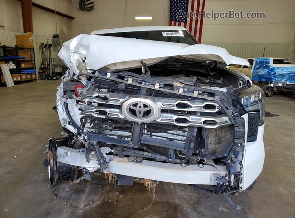 5TFMA5DB9NX040101 2022 TOYOTA TUNDRA Белый Вид спереди