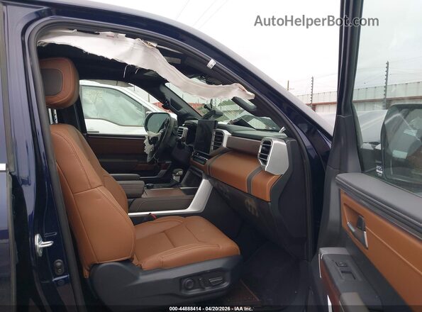 5TFMA5DB9RX235654 2024 TOYOTA TUNDRA Синий Вид салона спереди