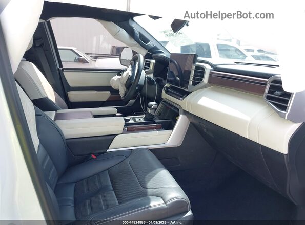 5TFVC5DB4PX018654 2023 TOYOTA TUNDRA HYBRID White Widok wnętrza z przodu