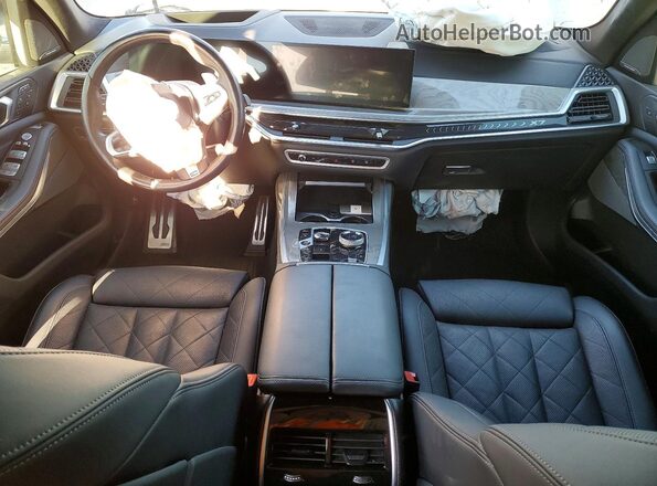 5UX23EM00P9N52688 2023 BMW X7 Серый Вид панели приборов