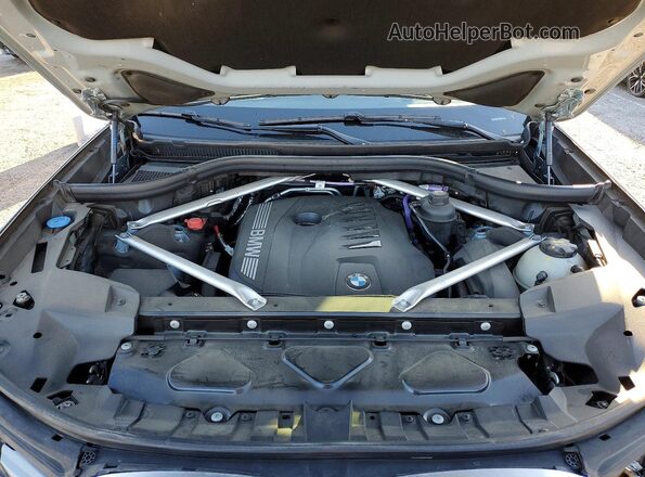 5UX23EM00P9N52688 2023 BMW X7 Серый Вид подкапотного пространства
