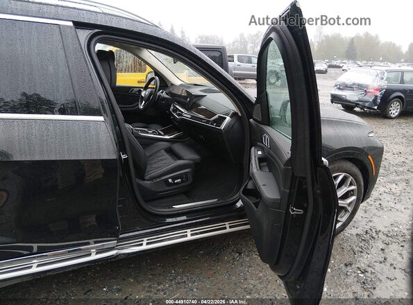 5UX23EM00R9V51026 2024 BMW X7 Черный Вид салона спереди