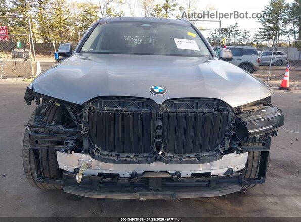 5UX23EM00S9W58440 2025 BMW X7 Серый Вид спереди