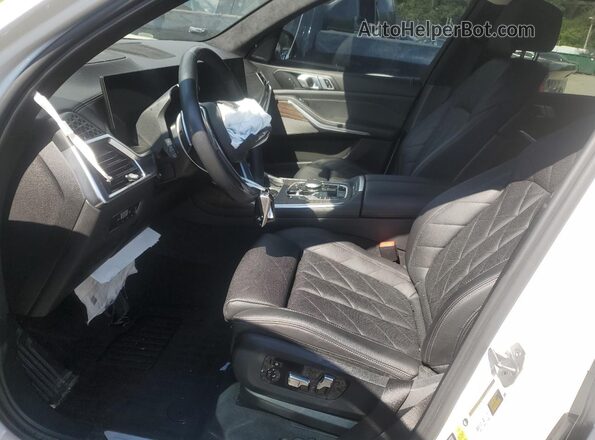 5UX23EM01P9P25098 2023 BMW X7 Белый Вид салона спереди