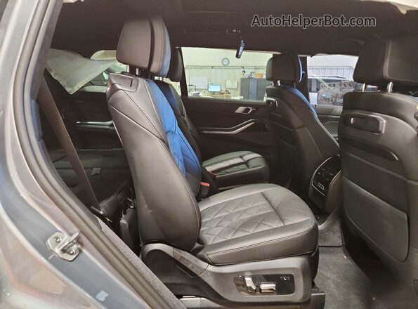 5UX23EM02S9Z45441 2025 BMW X7 Gray Rear interior view