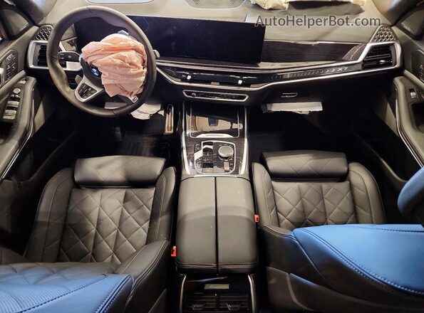 5UX23EM02S9Z45441 2025 BMW X7 Gray Dashboard view