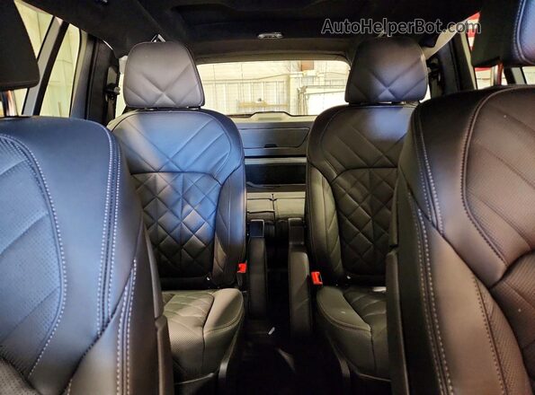 5UX23EM02S9Z45441 2025 BMW X7 Gray Rear seats view