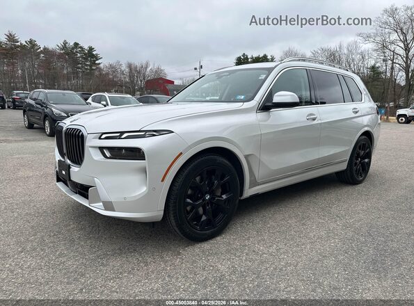 5UX23EM03R9U24321 2024 BMW X7 Белый Передняя левая четверть