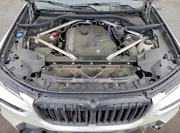 5UX23EM03S9W48193 2025 BMW X7 White Vista del compartimento del motor