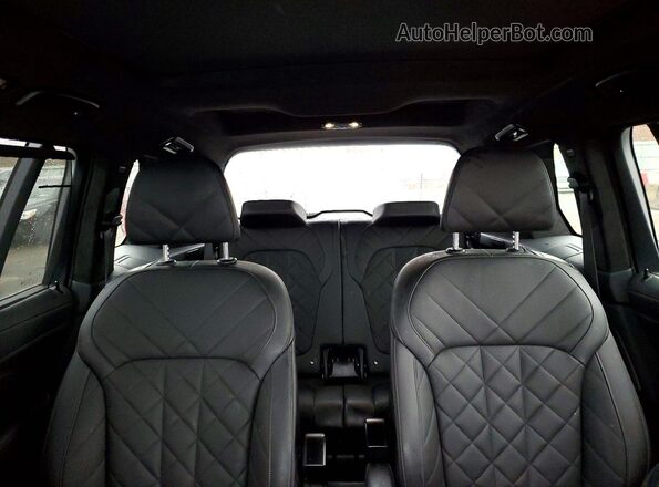5UX23EM03S9W48193 2025 BMW X7 White Vista de los asientos traseros