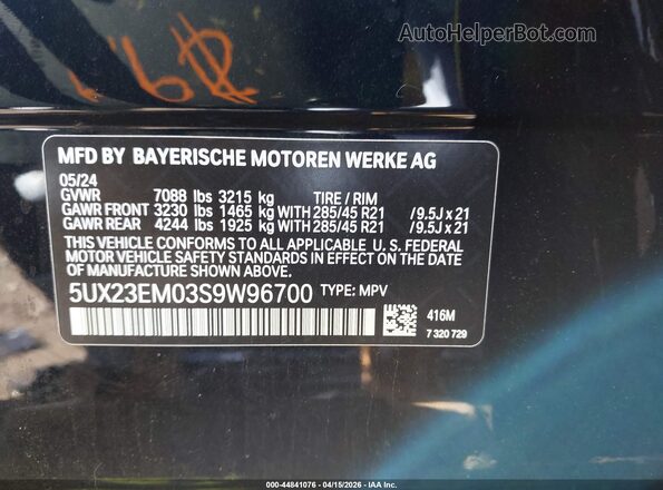 5UX23EM03S9W96700 2025 BMW X7 Black Vista del compartimento del motor