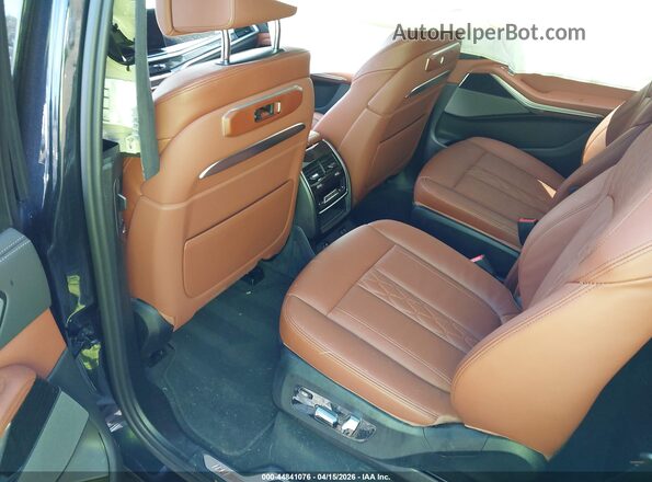 5UX23EM03S9W96700 2025 BMW X7 Black Vista de la etiqueta del VIN