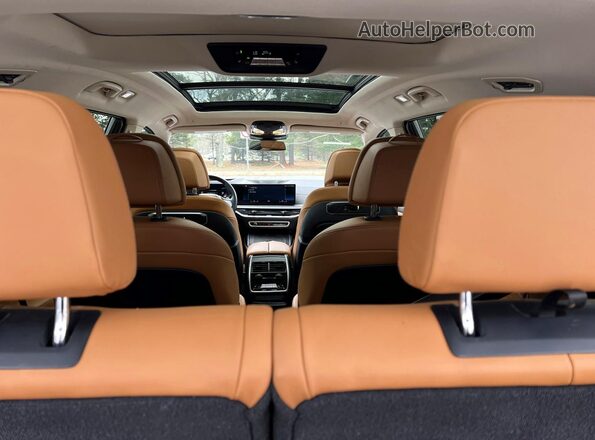 5UX23EM06P9R65571 2023 BMW X7 White Rear seats view