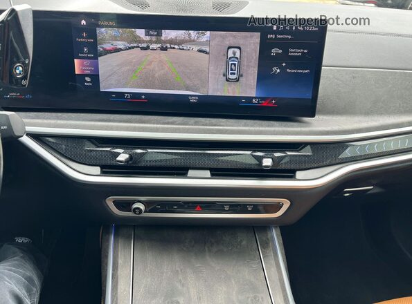 5UX23EM06P9R65571 2023 BMW X7 White Instrument cluster view