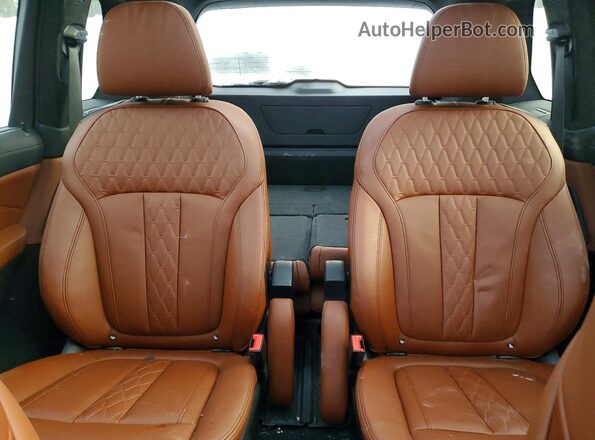 5UX23EM06P9R80586 2023 BMW X7 Maroon უკანა სავარძლების ხედი