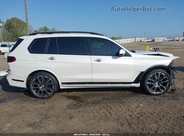 5UX23EM07S9W44955 2025 BMW X7 White Панорамний вид салону 360°