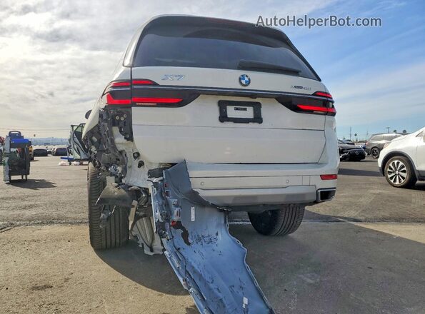 5UX23EM07T9160561 2026 BMW X7 White Вид ззаду