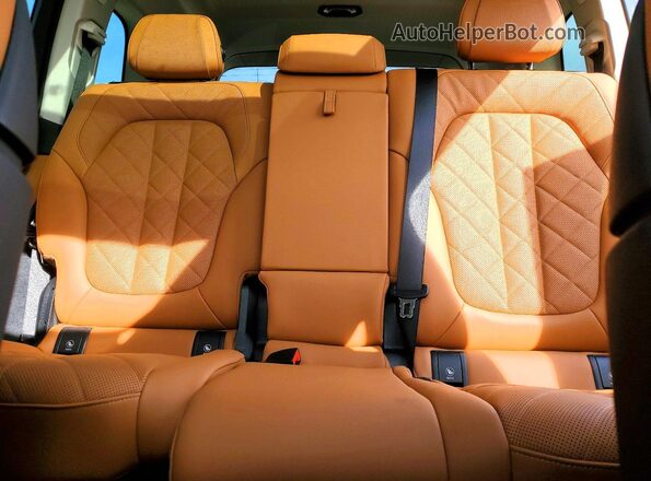 5UX23EM07T9160561 2026 BMW X7 White Вид задніх сидінь