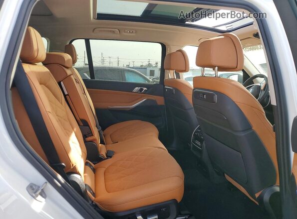 5UX23EM07T9160561 2026 BMW X7 White Вид задньої частини салону