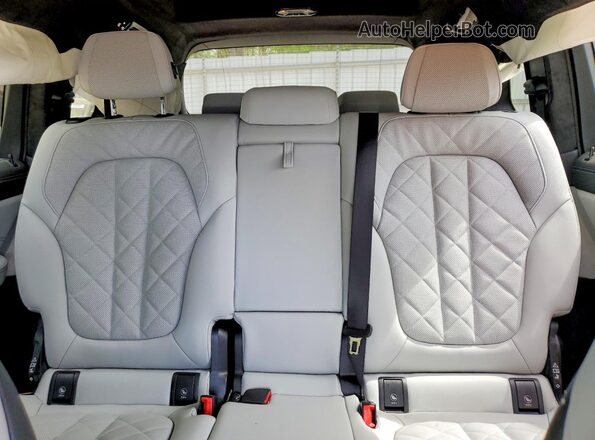 5UX23EM08S9Z90447 2025 BMW X7 Серый Вид задних сидений