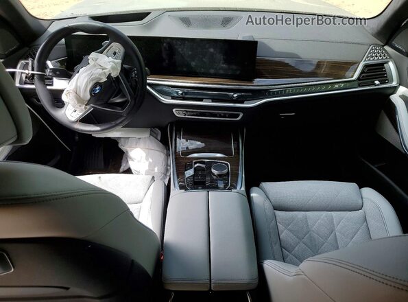 5UX23EM08S9Z90447 2025 BMW X7 Серый Вид панели приборов
