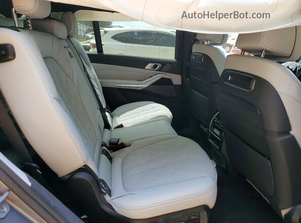 5UX23EM08S9Z90447 2025 BMW X7 Серый Вид задней части салона