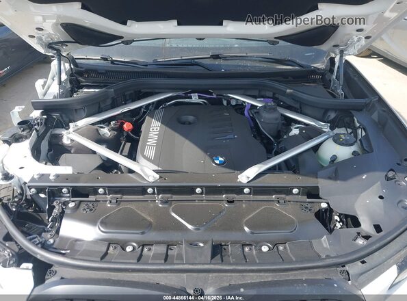 5UX23EM08T9092089 2026 BMW X7 White Widok z tyłu