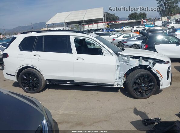 5UX23EM08T9092089 2026 BMW X7 White Widok wnętrza 360 stopni