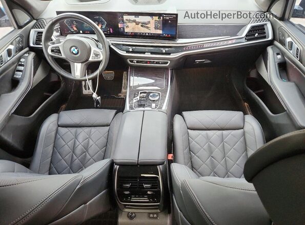 5UX23EM09R9V99558 2024 BMW X7 Серый Вид панели приборов