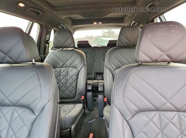 5UX23EM09R9V99558 2024 BMW X7 Серый Вид задних сидений