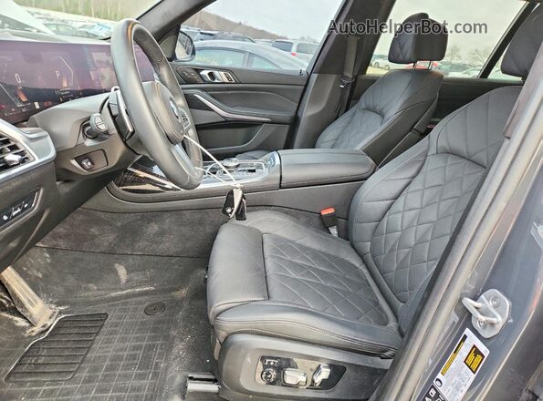 5UX23EM09R9V99558 2024 BMW X7 Серый Вид салона спереди