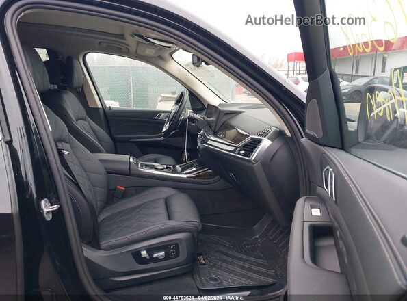5UX23EM09S9W76936 2025 BMW X7 Black Widok wnętrza z przodu
