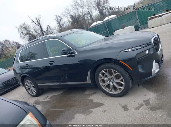 5UX23EM09S9W76936 2025 BMW X7 Black Widok wnętrza z tyłu