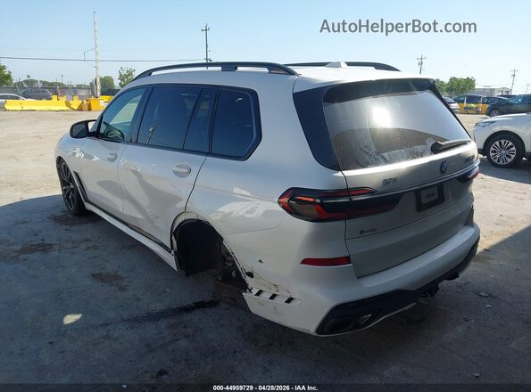 5UX33EM01P9R52117 2023 BMW X7 White Widok z przodu