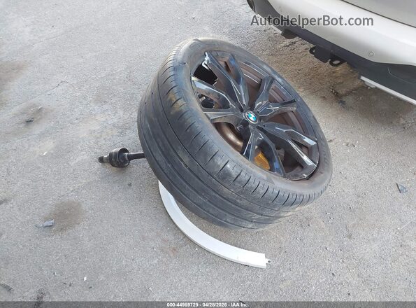 5UX33EM01P9R52117 2023 BMW X7 White Widok zestawu wskaźników