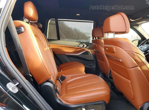 5UX33EM09R9S33863 2024 BMW X7 Black Rear interior view