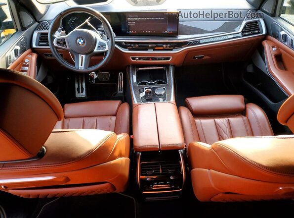5UX33EM09R9S33863 2024 BMW X7 Black Dashboard view