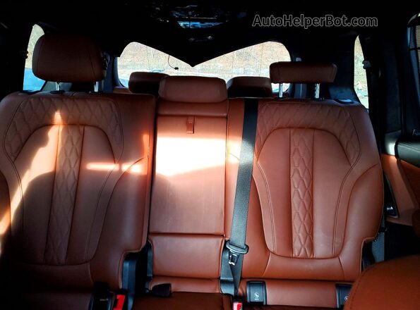 5UX33EM09R9S33863 2024 BMW X7 Black Rear seats view