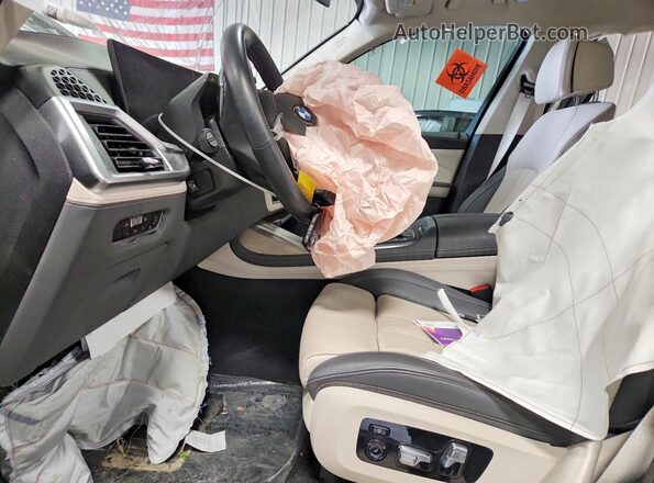 5UX33EM0XP9R12912 2023 BMW X7 Black Widok wnętrza z przodu