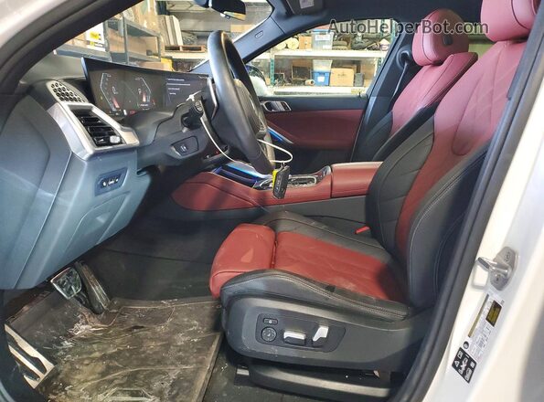 5UX33EX00R9V54945 2024 BMW X6 White Front interior view