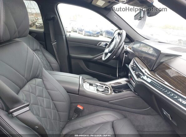 5UX33EX02S9X22929 2025 BMW X6 Black Widok wnętrza z przodu