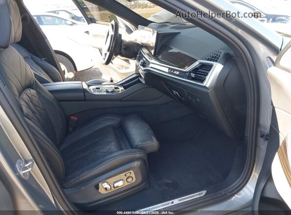 5UX33EX03S9X00034 2025 BMW X6 Gray წინა სალონის ხედი