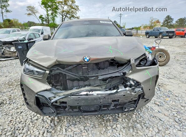 5UX33EX04T9325630 2026 BMW X6 Green Widok z przodu