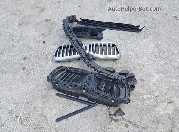 5UX43DP09R9U28811 2024 BMW X3 Blue VIN կոդի պիտակի տեսք