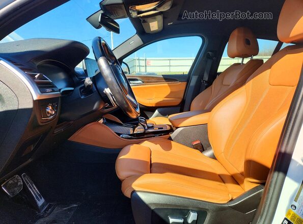 5UX43DT09P9R39485 2023 BMW X4 Белый Вид салона спереди