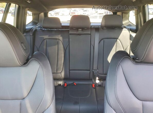 5UX53DP04R9U19762 2024 BMW X3 Белый Вид задних сидений